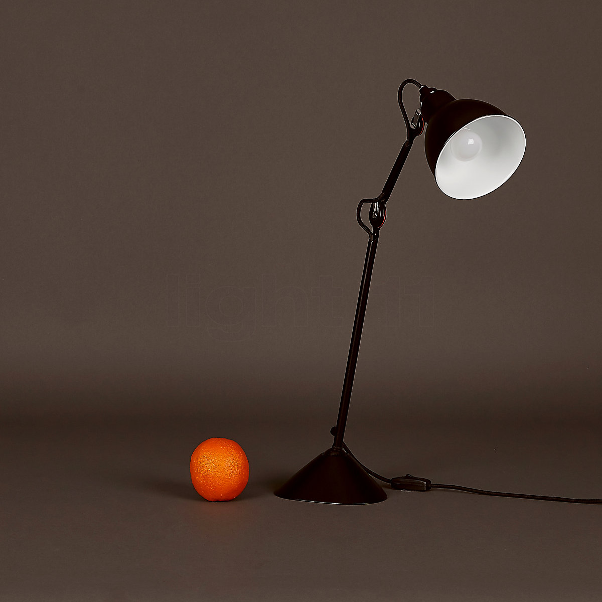 DCW Lampe Gras No 205 Lampe de table noire - light11.fr