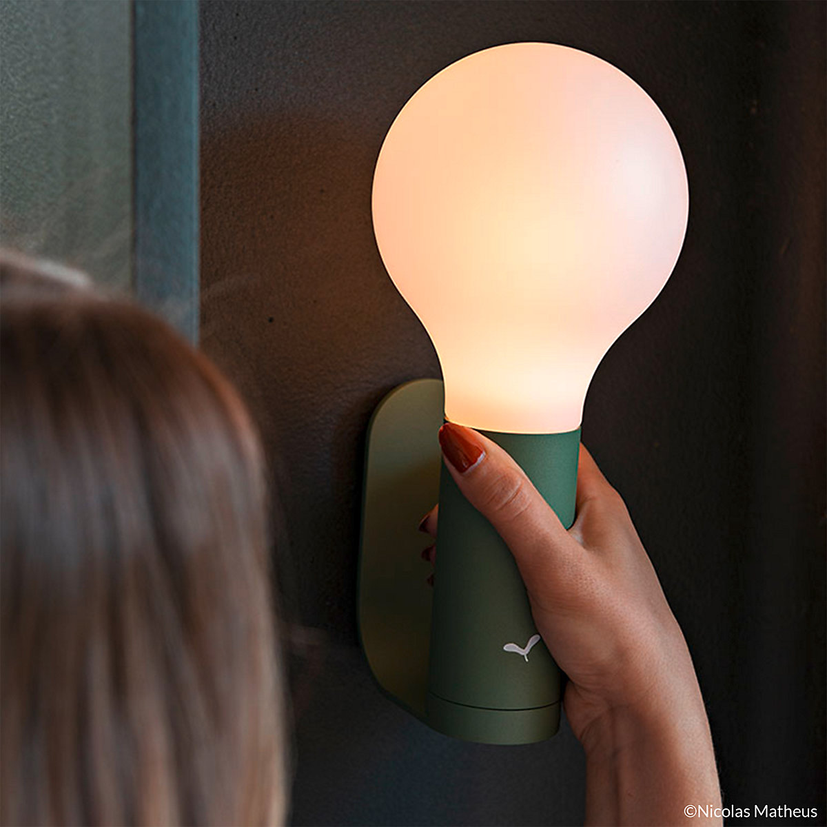 Lampada Da Parete Ricaricabile Per Quadri Con Telecomando – Luce A LED 180 Lumen, Testa Rotante 180°, 12 Colori E Timer, Senza Fili Per Bagno E Arte (Oro)
