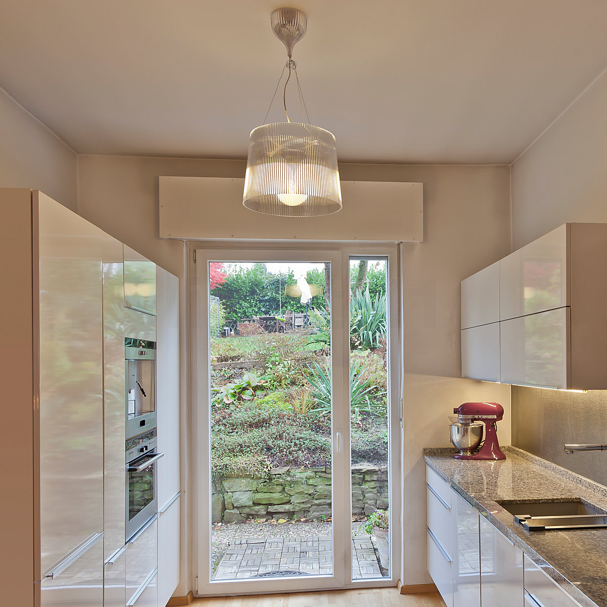 Kartell GE 黒ゴールド ジェー｜Kartell｜カルテルオフィシャルサイト｜イタリア製 家具