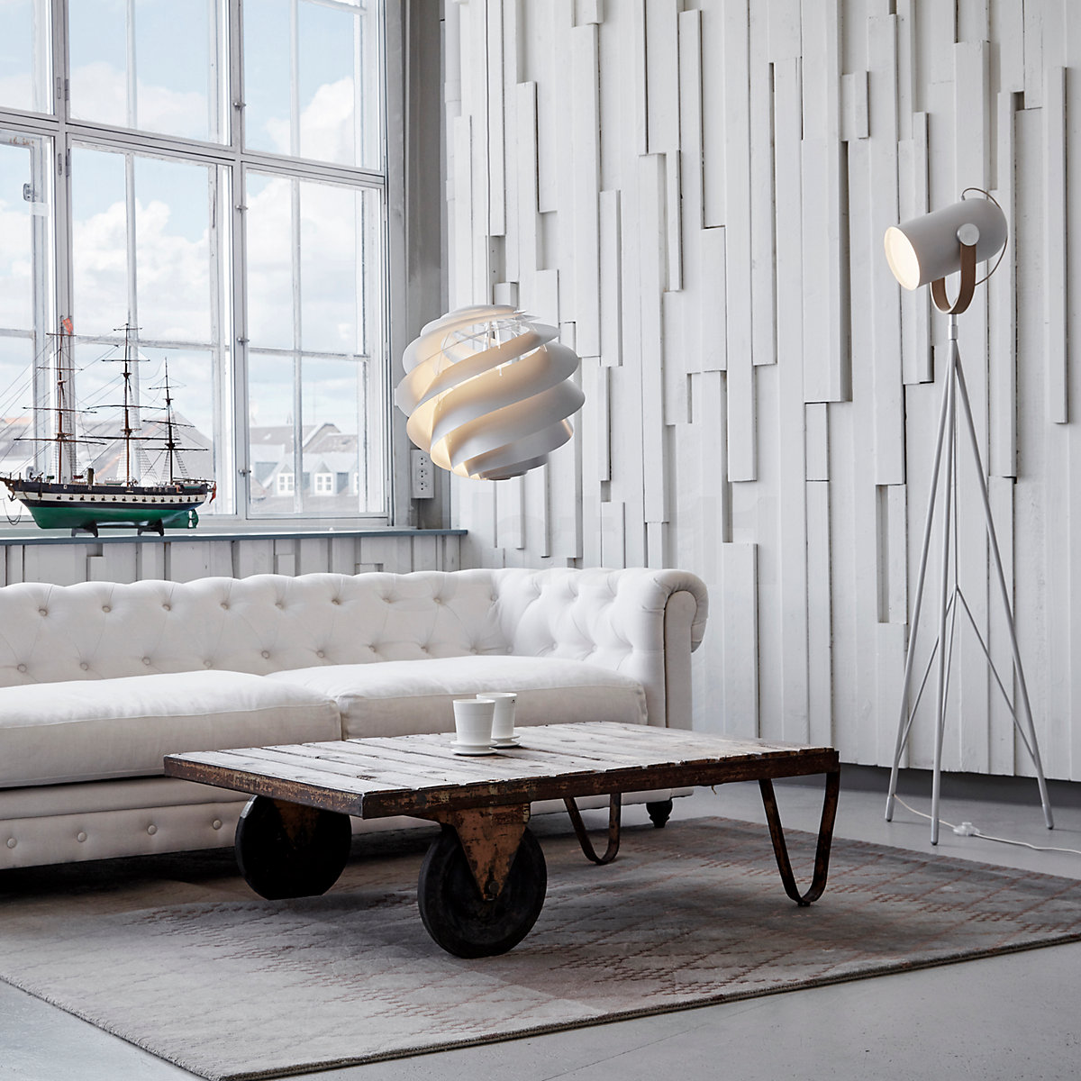 青 LE KLINT SWIRL3 WHITE ペンダントライト 廃盤商品 青様専用 LE KLINT SWIRL3 WHITE ペンダントライト 廃盤商品