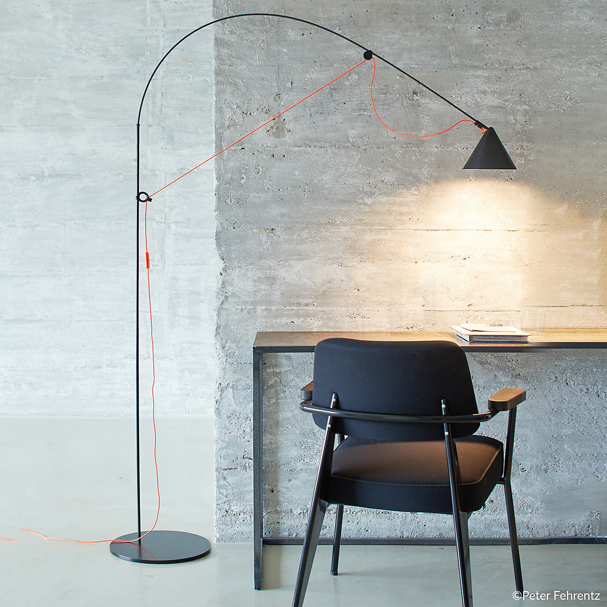 フロアスタンド Midgard Ayno Floor Lamp Grey Orange Buy Midgard Ayno Floor Lamp LED at light11.eu
