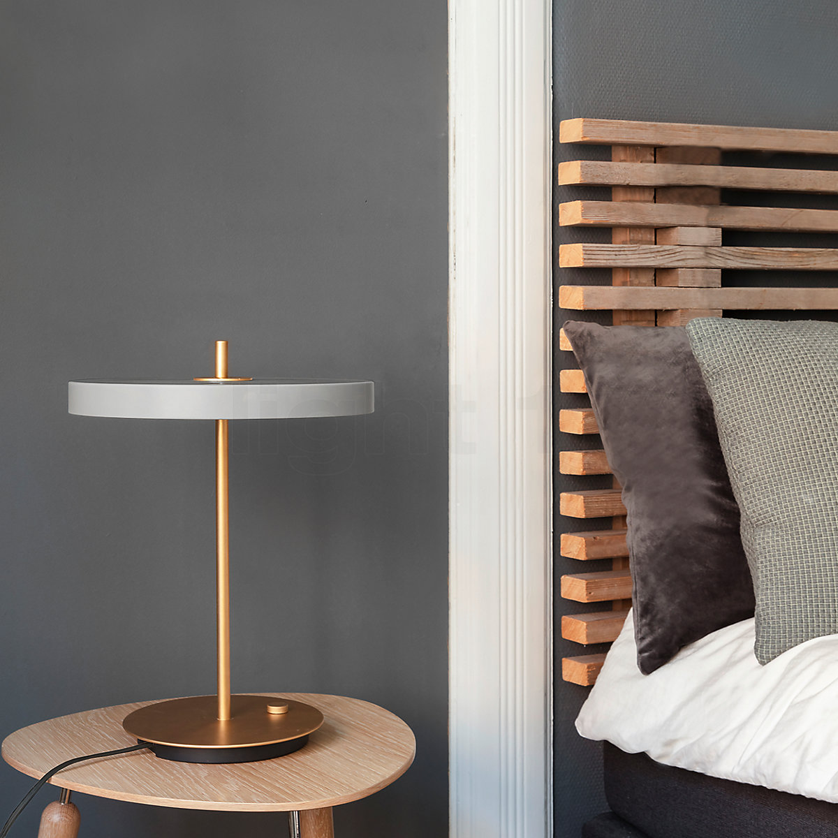 umage asteria table lamp