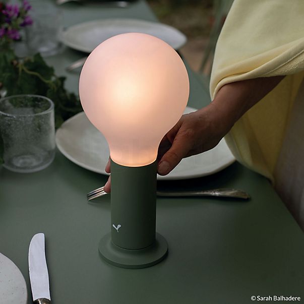 Fermob Aplô, lámpara recargables LED con base magnética antracita