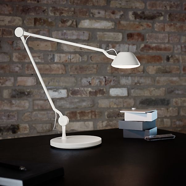 Fritz Hansen AQ01 Lampada da tavolo LED nero opaco