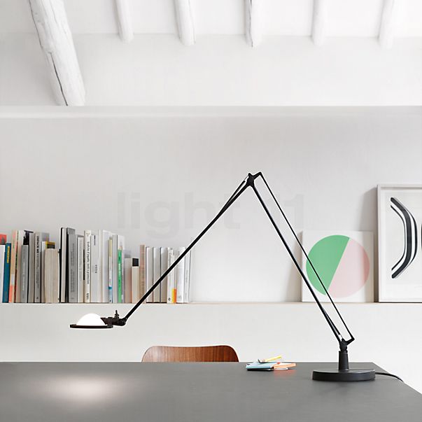 Luceplan Berenice Lampe de table réflecteur noir/corps noir - avec pied - bras 45 cm