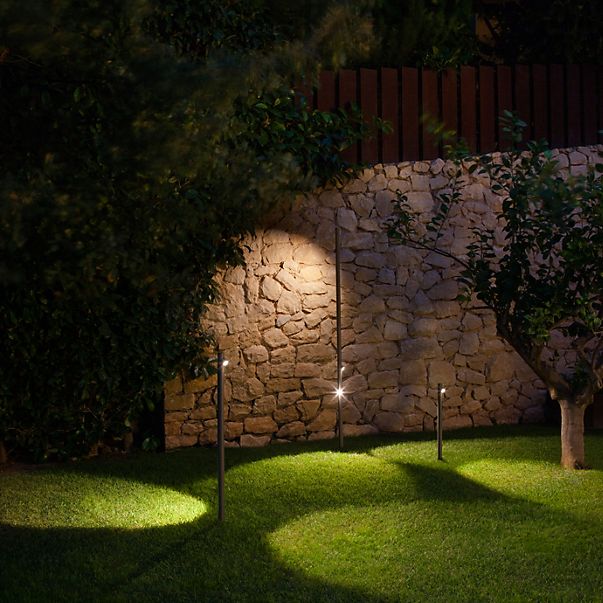 Vibia Bamboo, sobremuro LED con piqueta para jardín crema