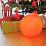8 seasons design Shining Christmas Ball, lámpara de suelo blanco - ø33 cm - incl. bombilla - incl. módulo solar - ejemplo de uso previsto