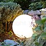 8 seasons design Shining Globe Bodenleuchte stein - ø50 cm - inkl. Leuchtmittel - inkl. Solarmodul Anwendungsbild