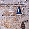 Anglepoise Original 1227 Brass, lámpara de suspensión azul - ejemplo de uso previsto