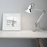 Anglepoise Original 1227 Lampe de bureau chrome/câble noir/blanc - produit en situation