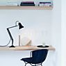 Anglepoise Original 1227 Lampe de bureau chrome/câble noir/blanc - produit en situation