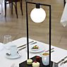 Artemide Curiosity Lampe de table LED noir - 45 cm - focus - produit en situation