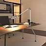 Artemide Tolomeo Tavolo aluminio - con pinza de mesa - ejemplo de uso previsto