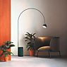 B.lux Bowee Lampadaire arc LED turquoise - produit en situation