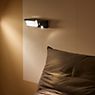 DCW Biny Bedside, lámpara de pared LED negro - derecho - ejemplo de uso previsto