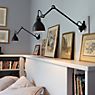 DCW Lampe Gras No 222 Applique noire noir - produit en situation