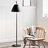 Design for the People Strap Lampadaire noir - produit en situation