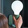 Fermob Aplô, lámpara recargable LED con soporte mural nuez moscada