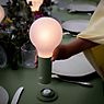 Fermob Aplô, lámpara recargable LED gris arcilla - ejemplo de uso previsto