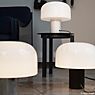 Flos Bellhop Lampe de table blanc - produit en situation