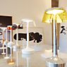 Flos Bon Jour Unplugged, lámpara recargable LED cuerpo cromo mate/corona transparente - ejemplo de uso previsto