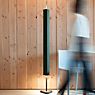 Flos Emi Lampadaire LED vert - produit en situation