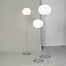 Flos Glo-Ball Lampadaire gris aluminium - ø33 cm - 135 cm - produit en situation