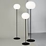 Flos Glo-Ball Lampadaire noir - ø33 cm - 135 cm - produit en situation