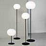 Flos Glo-Ball Lampadaire noir - ø33 cm - 135 cm - produit en situation