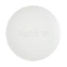 Flos Glo-Ball Mini C/W Spiegellamp wit - De mondgeblazen kap uit opaalglas is qua bovenaanzicht geheel rond.