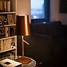 Foscarini Birdie Lampe de table LED cuivre - 70 cm - produit en situation