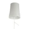 Foscarini Birdie Terra LED weiß - Der kegelförmige, in mehreren Farben erhältlich Schirm der Birdie fungiert als seriöser Gegenpol zum originellen „Ast“.
