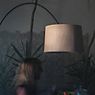 Foscarini Twiggy Wood Lampadaire arc LED noir - chêne - produit en situation