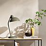 Fritz Hansen KAISER idell™ 6556-T Lampe de table blanc brillant - produit en situation