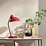 Fritz Hansen KAISER idell™ 6556-T Lampe de table vénitien rouge - produit en situation