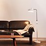 Fritz Hansen KAISER idell™ 6580-F, lámpara de pie blanco - ejemplo de uso previsto