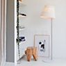 Graypants Scraplights Tilt Lampadaire naturel - produit en situation