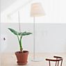 Graypants Scraplights Tilt Lampadaire naturel - produit en situation