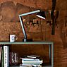 HAY PC Double Arm Lampe de bureau LED soft black - produit en situation