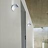 Helestra Adeo, lámpara de pared LED níquel mate - ejemplo de uso previsto