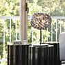 Kartell Planet Lampe de table LED avec pied translucide clair - produit en situation