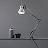 Light Point Archi, lámpara de sobremesa gris - ø10 cm - con pinza para mesa - ejemplo de uso previsto