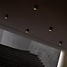 Light Point Solo Deckenleuchte LED schwarz/gold - 8 cm Anwendungsbild