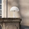 Louis Poulsen Panthella Portable Lampe rechargeable LED acrylique - opale blanc - 25 cm - produit en situation