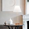 Luceplan Costanza Lampe de table abat-jour blanc brumeux/châssis laiton - télescope - avec variateur - produit en situation