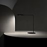 Lumina Flo Lampada da tavolo LED soft-touch nero - 2.700 K - 36 cm - immagine di applicazione