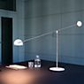 Marset Copérnica M Lampe de table LED graphite/nickel satiné-noir - produit en situation
