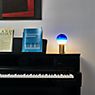 Marset Dipping Light Lampada da tavolo LED blu/ottone - 12,5 cm - immagine di applicazione