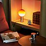 Marset Dipping Light Lampe de table LED ambre/laiton - 12,5 cm - produit en situation