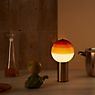 Marset Dipping Light Lampe de table LED ambre/laiton - 12,5 cm - produit en situation